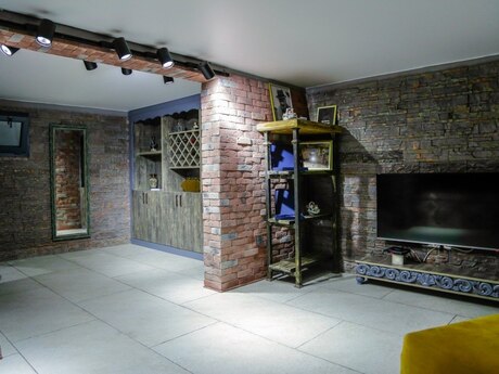 5 otaqlı həyət evi/bağ evi - Novxanı q. - 240 m²