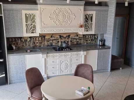 4 otaqlı həyət evi/bağ evi - Novxanı q. - 200 m²