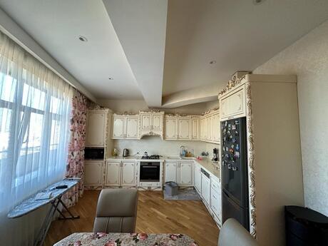 3 otaq · 125 m² · 16/17 mərtəbə, Elmlər Akademiyası