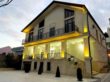 6 otaqlı həyət evi/bağ evi - Badamdar q. - 430 m²