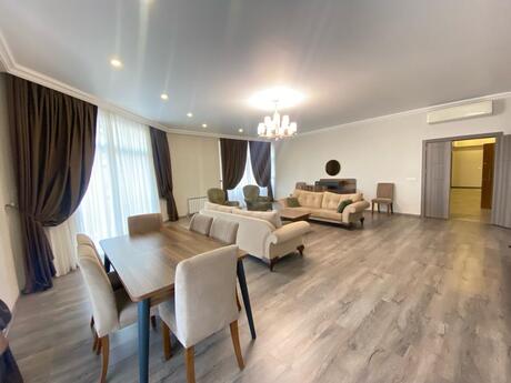 4 otaqlı yeni tikili - Ağ şəhər q. - 190 m²