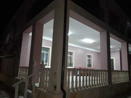7 otaqlı həyət evi/bağ evi - Buzovna q. - 200 m²