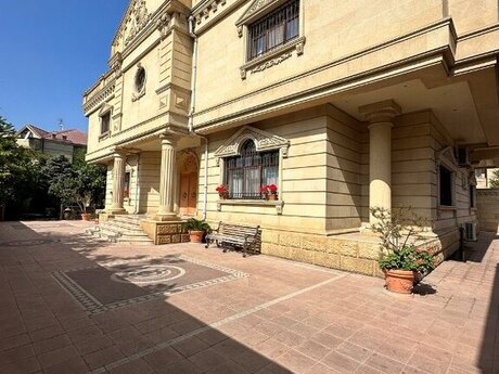9 otaqlı həyət evi/bağ evi - Nərimanov r. - 1000 m²