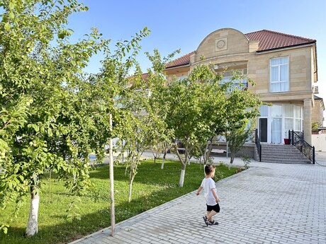7 otaqlı həyət evi/bağ evi - Şüvəlan q. - 360 m²