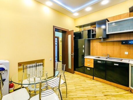3 otaqlı köhnə tikili - Sahil m. - 132 m²