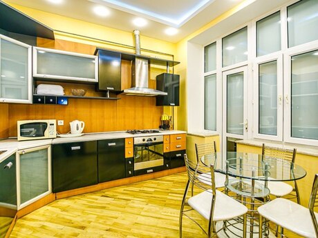 3 otaqlı köhnə tikili - Sahil m. - 132 m²