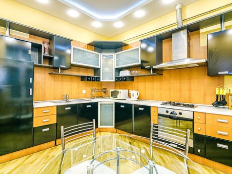 3 otaqlı köhnə tikili - Sahil m. - 132 m²