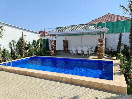 5 otaqlı həyət evi/bağ evi - Türkan q. - 300 m²