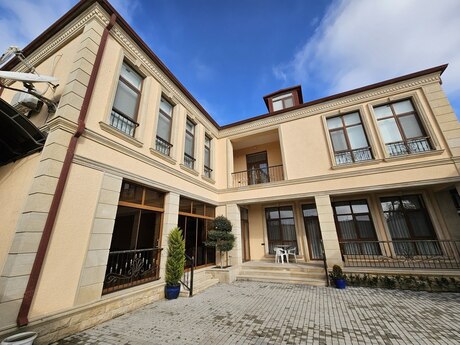11 otaqlı həyət evi/bağ evi - Mərdəkan q. - 620 m²