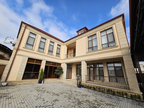 11 otaqlı həyət evi/bağ evi - Mərdəkan q. - 620 m²