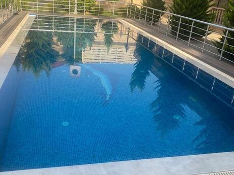 8 otaqlı həyət evi/bağ evi - Novxanı q. - 320 m²