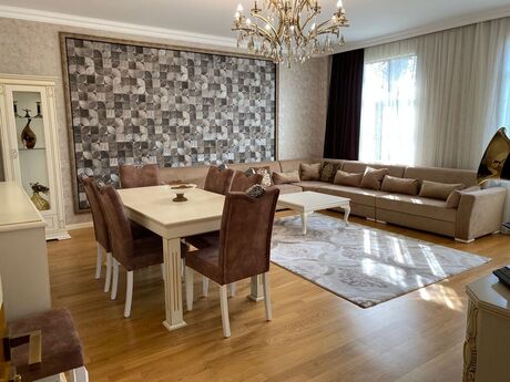8 otaqlı həyət evi/bağ evi - Novxanı q. - 320 m²
