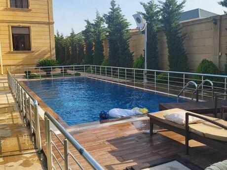 5 otaqlı həyət evi/bağ evi - Novxanı q. - 280 m²