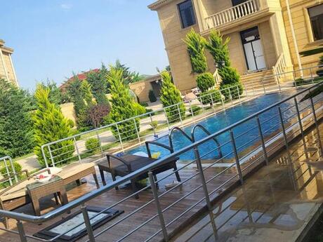 5 otaqlı həyət evi/bağ evi - Novxanı q. - 280 m²