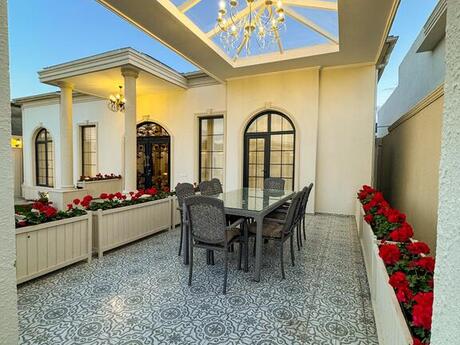 4 otaqlı həyət evi/bağ evi - Şüvəlan q. - 230 m²