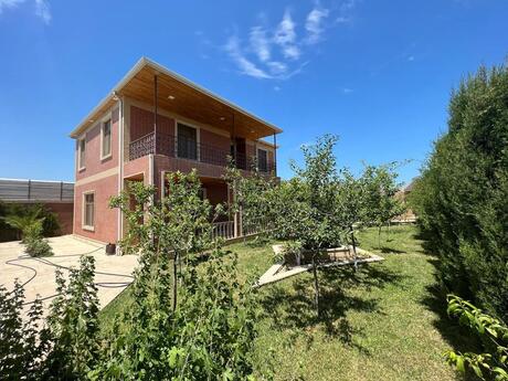4 otaqlı həyət evi/bağ evi - Şüvəlan q. - 220 m²
