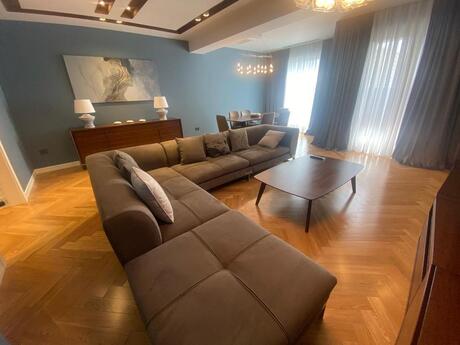 5 otaqlı yeni tikili - Şah İsmayıl Xətai m. - 200 m²