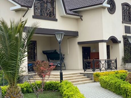 6 otaqlı həyət evi/bağ evi - Şüvəlan q. - 400 m²