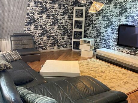 6 otaqlı həyət evi/bağ evi - Şüvəlan q. - 400 m²
