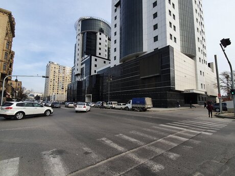 7-комн. офис - Насиминский р. - 487 м²