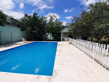 8 otaqlı həyət evi/bağ evi - Qusar - 420 m²