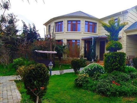 8 otaqlı həyət evi/bağ evi - Mərdəkan q. - 500 m²