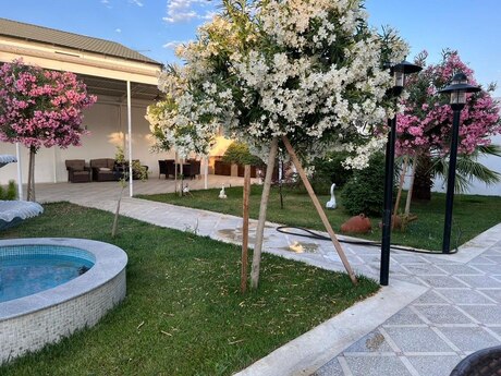 5 otaqlı həyət evi/bağ evi - Mərdəkan q. - 290 m²
