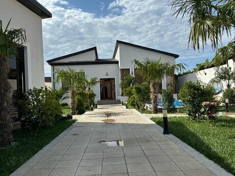 5 otaqlı həyət evi/bağ evi - Şüvəlan q. - 300 m²