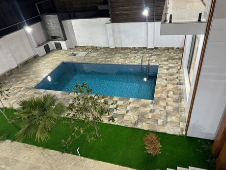 5 otaqlı həyət evi/bağ evi - Buzovna q. - 450 m²