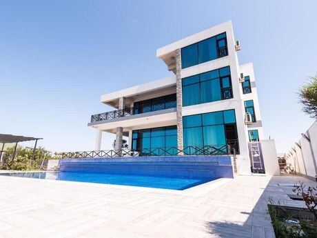 6 otaqlı həyət evi/bağ evi - Sea Breeze q. - 550 m²