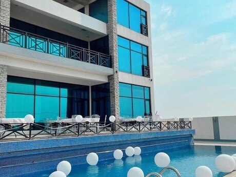 6 otaqlı həyət evi/bağ evi - Sea Breeze q. - 550 m²
