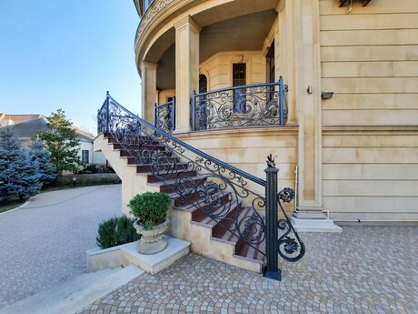 6 otaqlı həyət evi/bağ evi - Neftçilər m. - 350 m²
