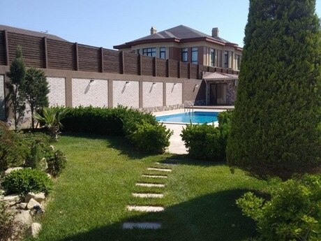 5 otaqlı həyət evi/bağ evi - Şüvəlan q. - 300 m²