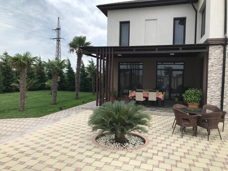 4 otaqlı həyət evi/bağ evi - Türkan q. - 300 m²