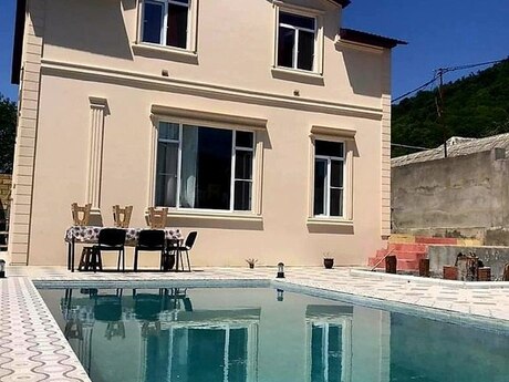 6 otaqlı həyət evi/bağ evi - Qəbələ - 180 m²