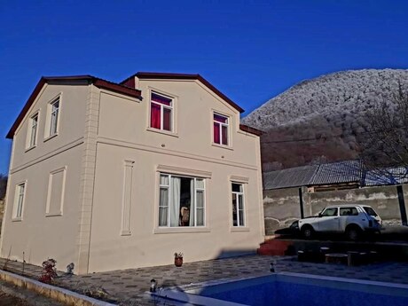 6 otaqlı həyət evi/bağ evi - Qəbələ - 180 m²