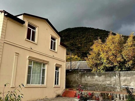6 otaqlı həyət evi/bağ evi - Qəbələ - 180 m²