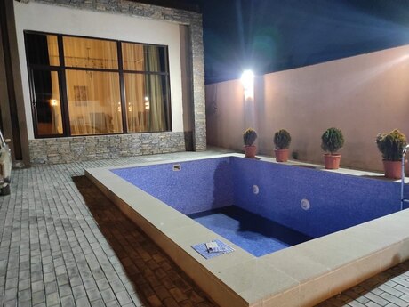 4 otaqlı həyət evi/bağ evi - Buzovna q. - 230 m²