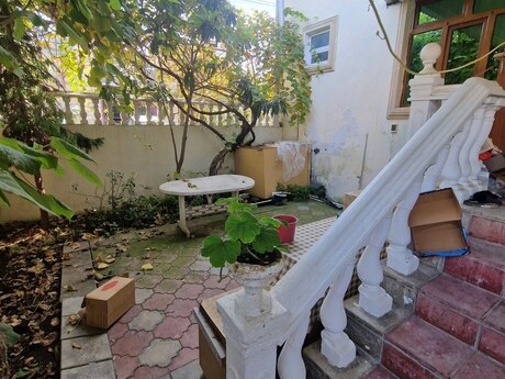 5 otaqlı köhnə tikili - Göygöl - 196 m²