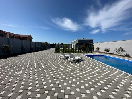 5 otaqlı həyət evi/bağ evi - Mərdəkan q. - 240 m²