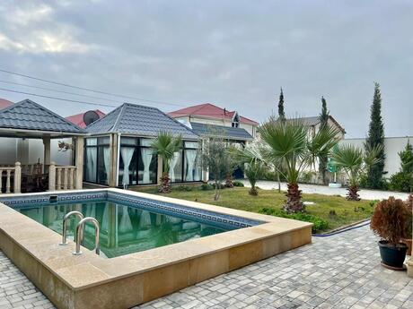6 otaqlı həyət evi/bağ evi - Şüvəlan q. - 250 m²