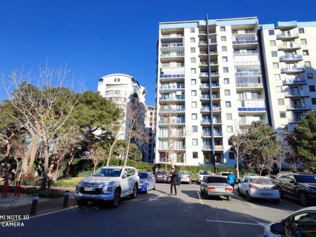 Elan №4138877 - Bakı, Nəsimi r., 5 otaqlı, 385 m², 13/14 mərtəbə