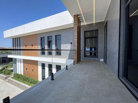 5 otaqlı həyət evi/bağ evi - Şüvəlan q. - 380 m²