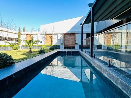 House with Garden, Villa For Rent