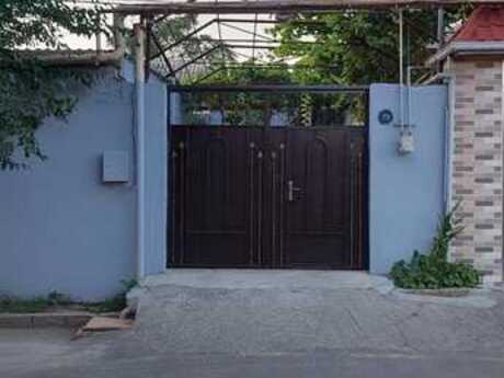 6 otaqlı həyət evi/bağ evi - 8-ci kilometr q. - 300 m²