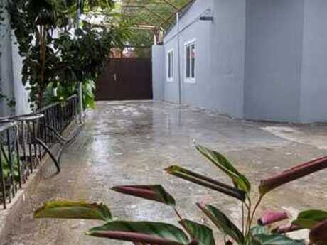 6 otaqlı həyət evi/bağ evi - 8-ci kilometr q. - 300 m²