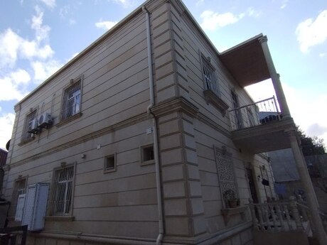 5 otaqlı həyət evi/bağ evi - Biləcəri q. - 220 m²
