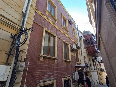 5 otaqlı həyət evi/bağ evi - İçəri Şəhər m. - 250 m²