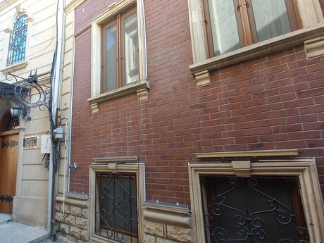 5 otaqlı həyət evi/bağ evi - İçəri Şəhər m. - 250 m²
