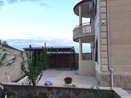5 otaqlı həyət evi/bağ evi - Yeni Günəşli q. - 240 m²